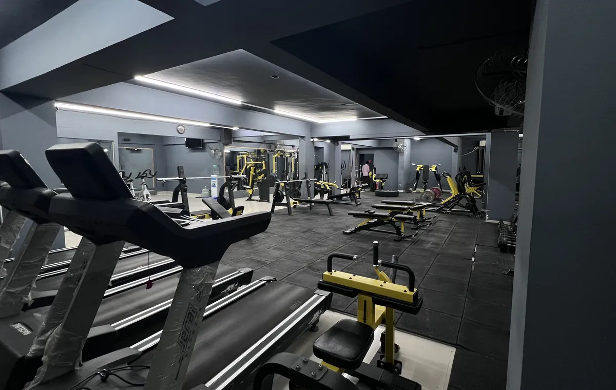Treadmills and resistance machines used for fat-loss programming